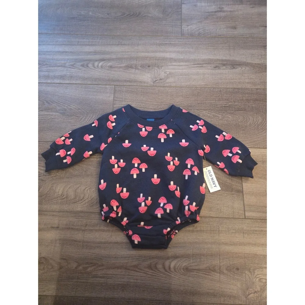 Old‎ navy baby girl romper 3-6 mos